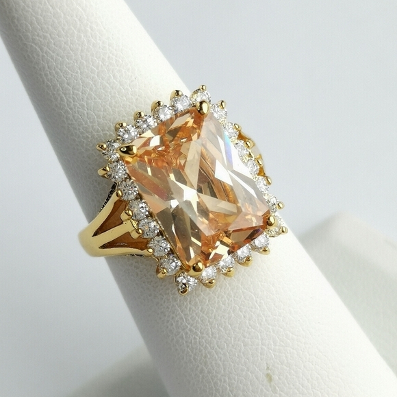 HOST PICK large Topaz  Cz 14k gold cocktail ring size 8 🆕 - Picture 1 of 6